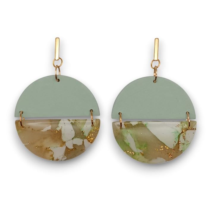 Boucles d'oreilles pendantes en résine et or, création géométrique artisanale fait main