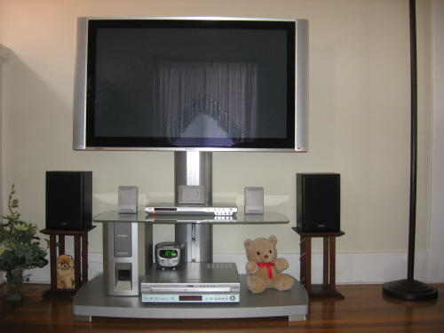 Excellent stand for small space