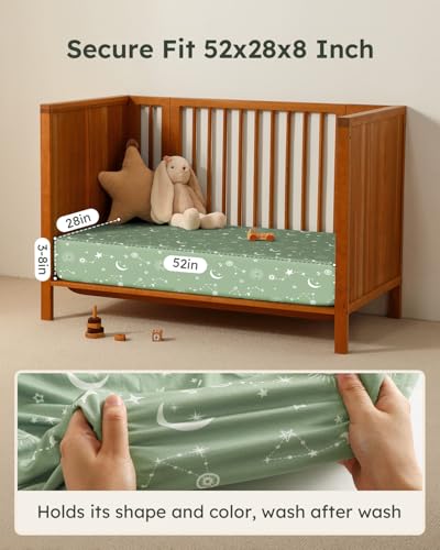 Drap-housse bébé constellation vert et gris pour des nuits douces et étoilées
