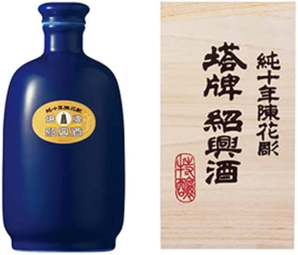 中国　黄釉　刻神獣纏枝花弁文　長顎瓶　在銘　V　7128A 中国 黄釉 刻神獣纏枝花弁文 長顎瓶 在銘 V 7128A