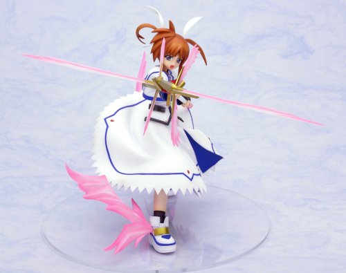 Amazon.co.jp: 魔法少女リリカルなのはA's 高町なのは (1/8スケールPVC