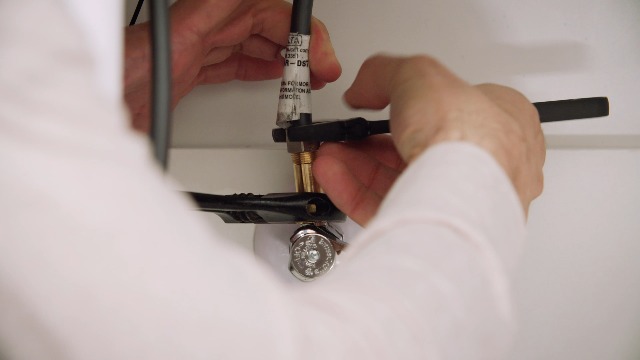 Delta Ophelia Touch20 Kitchen Faucet with SprayShield on Amazon Live