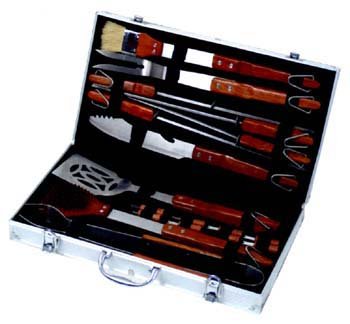 ACCESSORI PER BARBECUE SET 18 UTENSILI PLUS PER BARBECUE