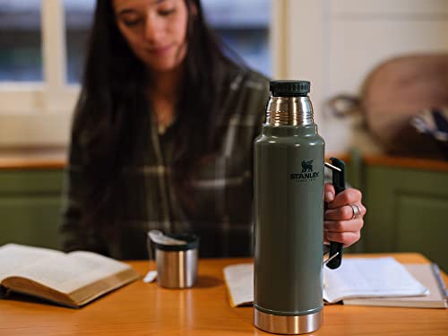 Garrafa térmica com isolamento a vácuo Stanley Classic, 1,4 L, Hammertone Green