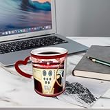 Materialbeschreibung:Die Tasse besteht aus Keramik mit einem thermochromen Effekt. Sie ändert ihre Farbe je nach Temperatur. Im kalten Zustand ist sie Rot, aber wenn heiße Flüssigkeit eingegossen wird, wird sie weiß und das aufgedruckte Bild erscheint. Beim Abkühlen wird sie wieder Rot.