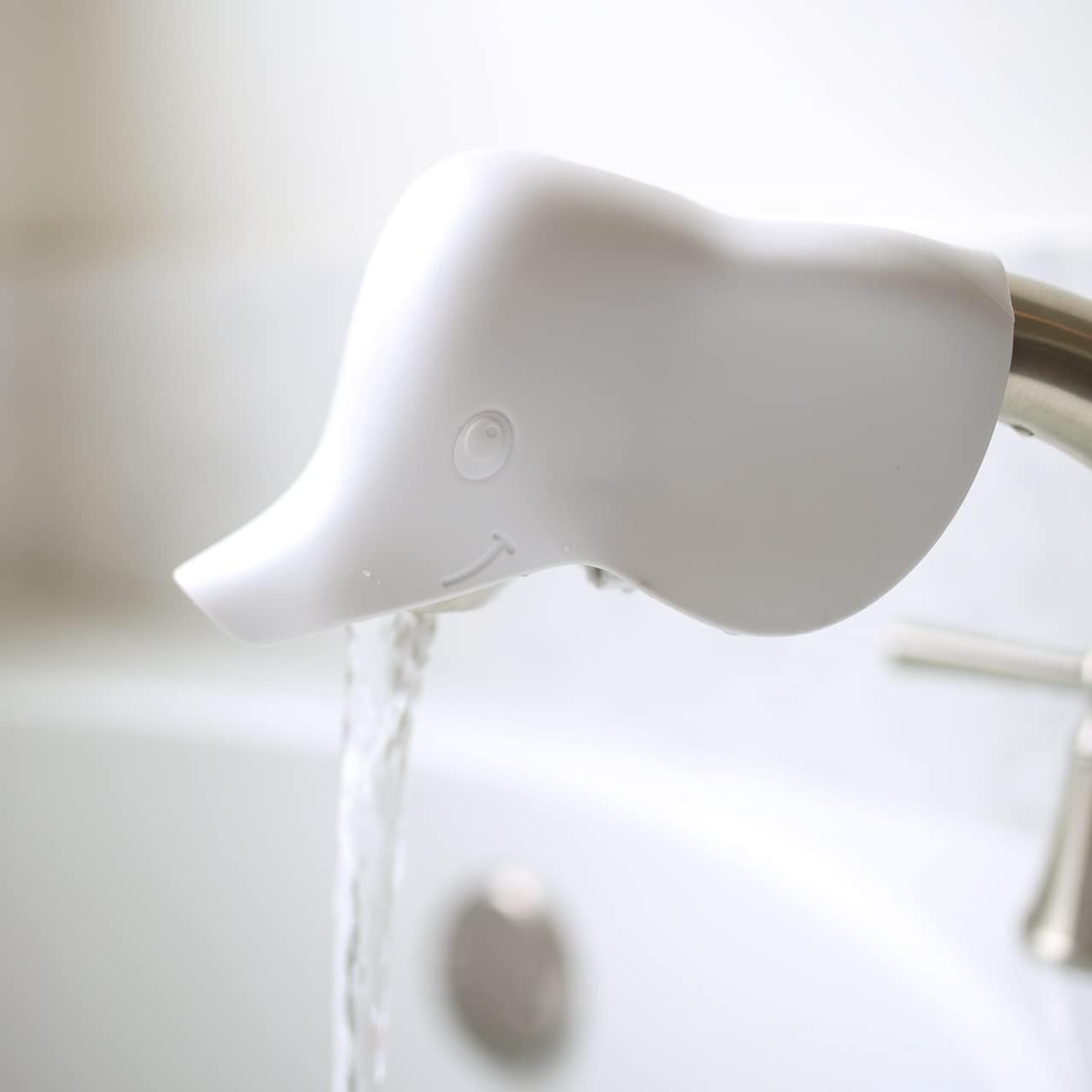 Protector de seguridad para caño de bañera Nuby con apertura superior para desviador de elefante
