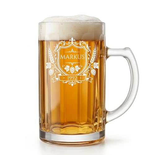 Personalisierter Bierkrug mit Gravur &ndash; 0,5L Bierhumpen mit Namen & Jahr &ndash; Geschenk f&uuml;r M&auml;nner, Papa, Freund &ndash; Graviertes Bierglas &ndash; Geburtstag, Vatertag, Weihnachten (Wappen)