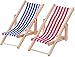 PIQIUQIU Miniatur Strand Stuhl, 2 Stück Hölzerner Mini Deko Liegestuhl | Puppenliegestuhl | Strandstuhl | Handyhalter | Miniliegestuhl | Klappstuhl, Blau-weißer Stoffsitz, ca.11x5cm