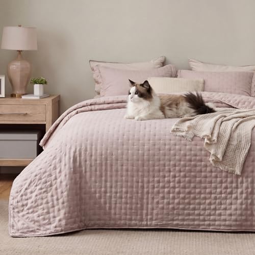 Image of Bedsure King Quilt - Dusty Rose Bedspread King Size & Lightweight Comforter, Country Cottage Coverlet with Clover Pattern, Ultra Soft All-Season Bedding, 106 x 96 Inches