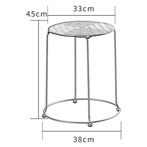 Tabouret en rotin empilable pour optimiser l'espace et le manque de sièges