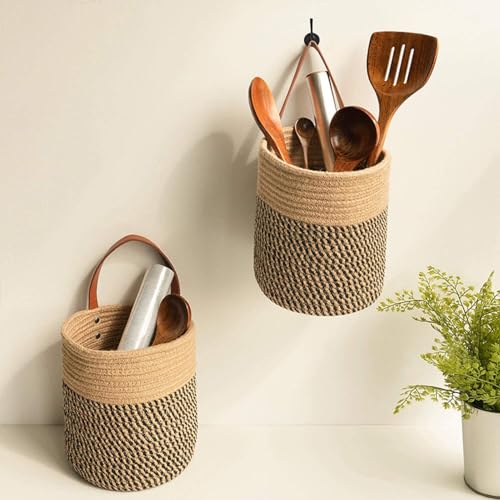 TSQZE 2er Pack Wandkörbe Zum Aufhängen, Aufbewahrungskörbe Mit Griff, Hängekorb Pflanzen Blumentopf Pflanzenkörbe, Korb Hängend Für Die Wand, Tür, Organizer Für Zimmer, Badezimmer (Jute)