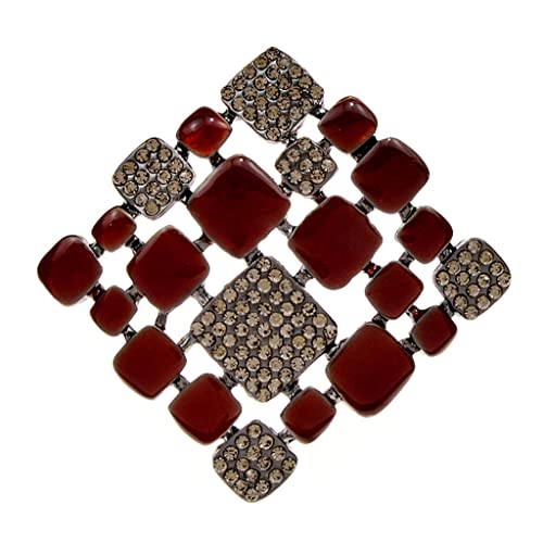 Broche carrée en strass pour embellir une tenue de mariage unie