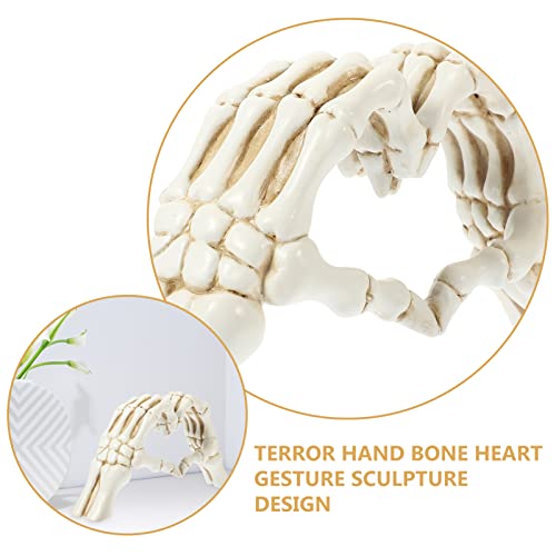 Estatua de Mano con Corazón Calavera Halloween Resina miniatura 4
