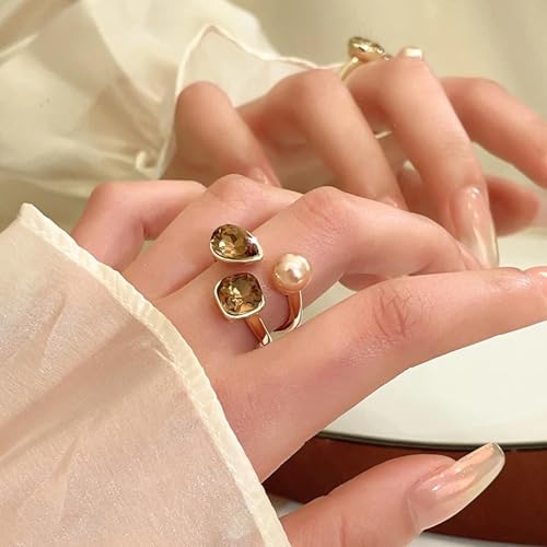 Bague ouverte géométrique : le bijou idéal du bureau aux soirées - 3