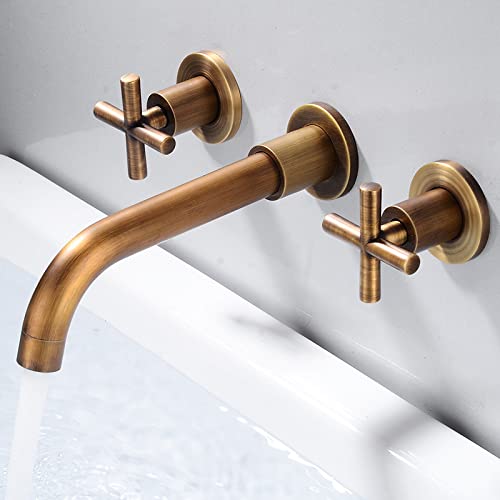 Robinet lavabo or trois pièces pour une salle de bain moderne chic