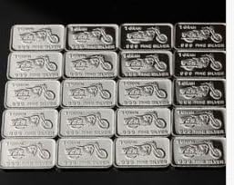 Miniatura 9 de 3 barras de arte coleccionables de plata pura 999 con diseños al azar en una bolsa de joyería.