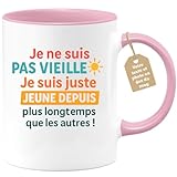 Idéal pour cette amie, cette collègue ou ce membre de la famille qui a toujours une répartie croustillante sur son âge. Ce mug ajoutera une touche de joie et d'originalité à ses matins ou ses pauses café.