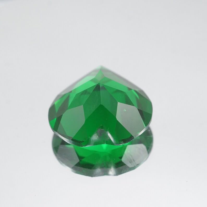 Émeraude 5 mm cœur pour réparer ou fabriquer un pendentif