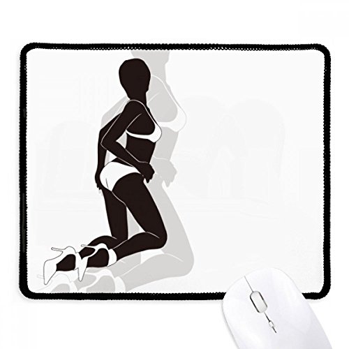 Mousepad negro antideslizante con bordes cosidos que evitan deshilados