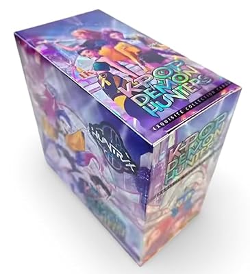 K Pop Demon Hunters | Tarjetas coleccionables | Caja de refuerzo | Para coleccionistas de más de 15 años | Diseño 2 (morado) | Ya disponible en tu tienda friki favorita! En mundofriki.es! K Pop Demon Hunters | Tarjetas coleccionables | Caja de refuerzo | Para coleccionistas de más de 15 años | Diseño 2 (morado) | Ya disponible en tu tienda friki favorita! En mundofriki.es!