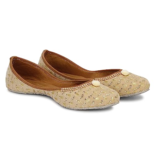 Image of Designer Fabric Women's Alluring Punjabi Jutti