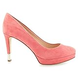 Wunderschöne Pumps aus der GUESS Kollektion Merkmale: Modell: FL2ERL SUE08 Farbe: Coral Obermaterial: Rindsleder (Wildleder) Innensohle: Rindsleder Laufsohle: Hochwertiger Kunststoff Details: Trendige Pumps in einer angesagten Farbe Logos befinden sich an der Laufsohle sowie am Absatz Plateauhöhe: ca. 2,5 cm