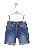 Lässig coole Jeansshorts in Bermuda Länge, ungekrempelt bis knapp über dem Knie endend, in einem kräftigem Blue Denim mit ganz leichter Waschung, typischen, gelben Kontrastnähten aus stretchigem Denim für Boys von S.OLIVER Kids.  KJ Fashion Größentip: S.Oliver fällt normal bis etwas größer aus und ist bequem geschnitten bei den Oberteilen - Jeans je nach angegebener Weite.  Modell: 74.899.72.0524  Schnitt: Pelle 