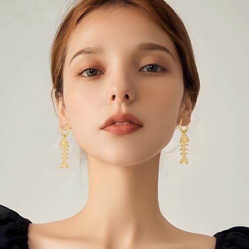 Fish Bone Huggie Earrings 14k Gold Plated Chic Delicate Chunky Ocean Charm Hammered Texture Fish Hoops Dangle Earrings for Women Trendy3