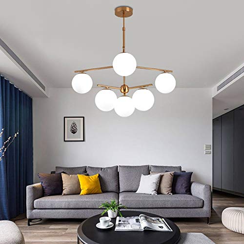 Chandelier à balles multiples pour éclairer un grand salon sombre