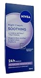 NIVEA Beruhigende Nachtpflege 24h Feuchtigkeit + Regeneration, parfumfreie Gesichtscreme für sensible Haut, zarte Nachtcreme mit Traubenkernöl