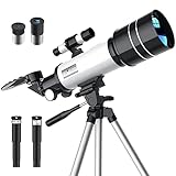 ★【Lente objetivo de gran apertura de 70 mm】El telescopio refractor está equipado con elementos ópticos de vidrio totalmente revestidos de alta calidad y una lente de objetivo de gran apertura de 70 mm proporciona un gran campo de visión. Crea imágenes asombrosas y protege tus ojos. El telescopio astronómico perfecto puede ayudar a adultos y niños a observar planetas y estrellas con mayor facilidad.