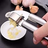 √ Fácil de comprar: el último mango para exprimir ajo está diseñado ergonómicamente y tiene un mango ancho y cómodo, puede aliviar el dolor de las palmas de las manos y los dedos, por lo que puede cortar fácilmente y rápidamente los dientes de ajo.
