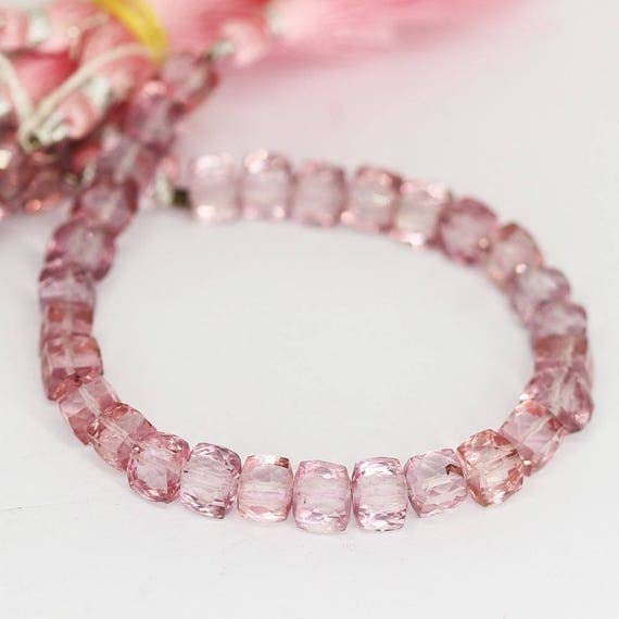 Offrez une création unique : Quartz rose mystique perles 7mm cube facetté pour cadeau personnalisé