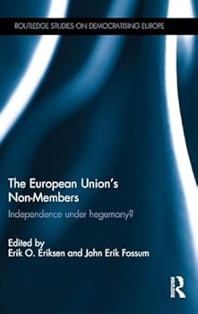 Hardcover The European Union's Non-Members: Independence under hegemony? Book