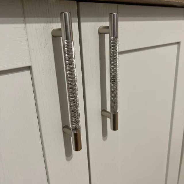 Poignée de placard en T moletée finition chrome brillant - 7