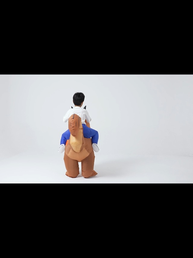 Disfraz inflable de ardilla para niños miniatura 7