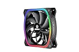 enermax 120 SquA RGB ist mit Lichtauslässen auf der Rückseite des Rahmens ausgestattet, die einen diamantartigen Effekt erzeugen, wo andere RGB-Fans nur Schwarz zeigen.