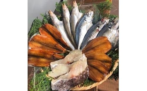 (冷凍) ひもの 干物 3~5種 500g 以上 お任せ セット 三五七や 天日干し 魚 新鮮干物 ヒモノ 乾物 himono 肴 海産物 海鮮 加工品 伝統製法 美味しい 朝食 和食 おつまみ 旬 惣菜 産地直送 国産 三重 南伊勢