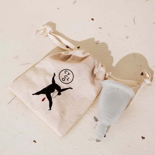 Copa Menstrual Cyclo Nature Talla 2. Blanda con Tirador - Fabricada en España con Silicona Médica Biocompatible - Capacidad de hasta 12 Horas de Uso Sin Vaciado y Cero Pérdidas - imagen 2