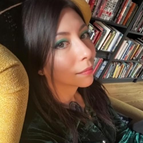 『From Grief to Gaslighting: Emma E. Murray Talks Toxic Love and Horror』のカバーアート