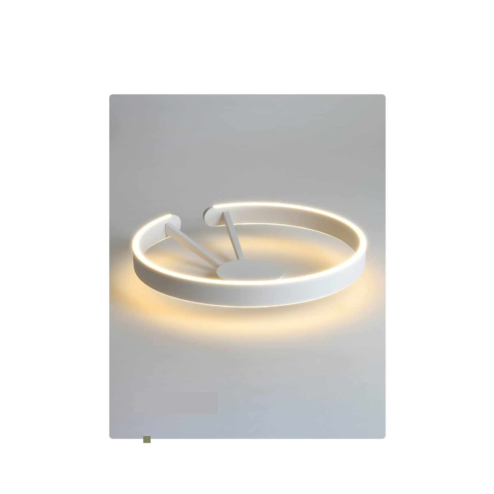 Plafonnier petit format pour illuminer efficacement les espaces restreints