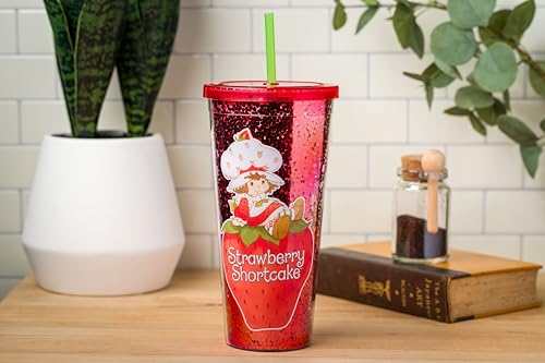 Image of Silver Buffalo Strawberry Shortcake, Plastic Cold Cup, 32oz | Confetti, Includes Lid and Straw, 0.95 Liters