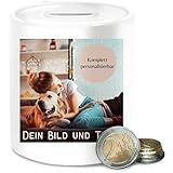 Coole Spardose: Du bist auf der Suche nach dem perfekten Hochzeitsgeschenk, einem Geschenk zum Einzug oder zur Einschulung, um deinen Liebsten eine Freude zu bereiten? Diese bedruckte Sparbüchse eignet sich perfekt als Geldgeschenk oder kleine Aufmerksamkeit. Ganz egal ob für das Sparen auf die Flitterwochen, Startkapital für die neue Wohnung oder als Mitgebsel zur Einschulungsfeier - diese schöne Spar Dose ist ein echter Hingucker und bringt garantiert alle zum Strahlen!