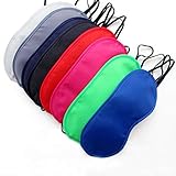 Die Schlafmaske mit zwei weichen Gummibändern sorgt für ein angenehmes Tragegefühl.