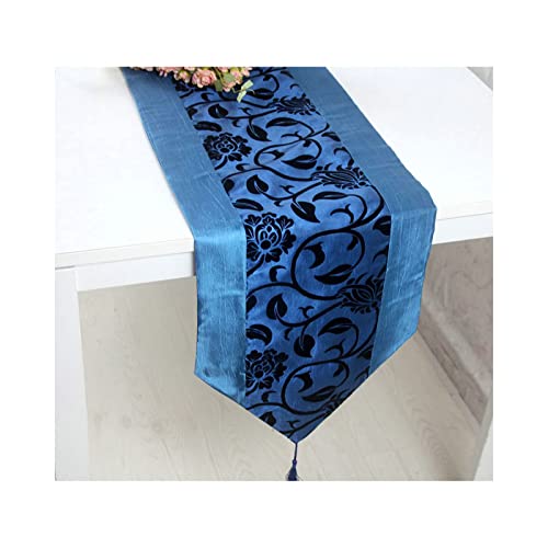 Chemin de table avec pompons bleu marine pour habiller votre table de salle à manger
