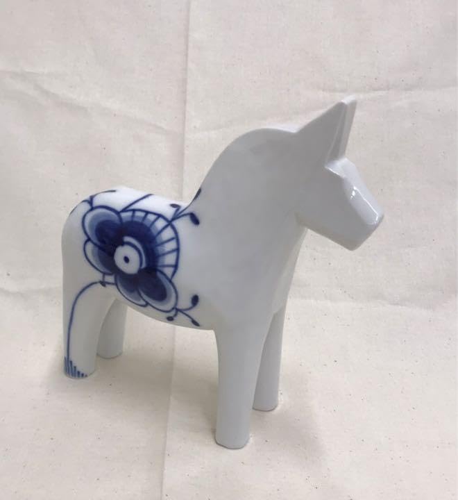 ロイヤルコペンハーゲン フィギュリン ブルーフルーテッド柄　スワン Amazon.co.jp: ロイヤルコペンハーゲン ブルーフルーテッド