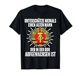 Mit Spruch Aufdruck: Unterschätze niemals einen alten Mann der in der DDR aufgewachsen ist