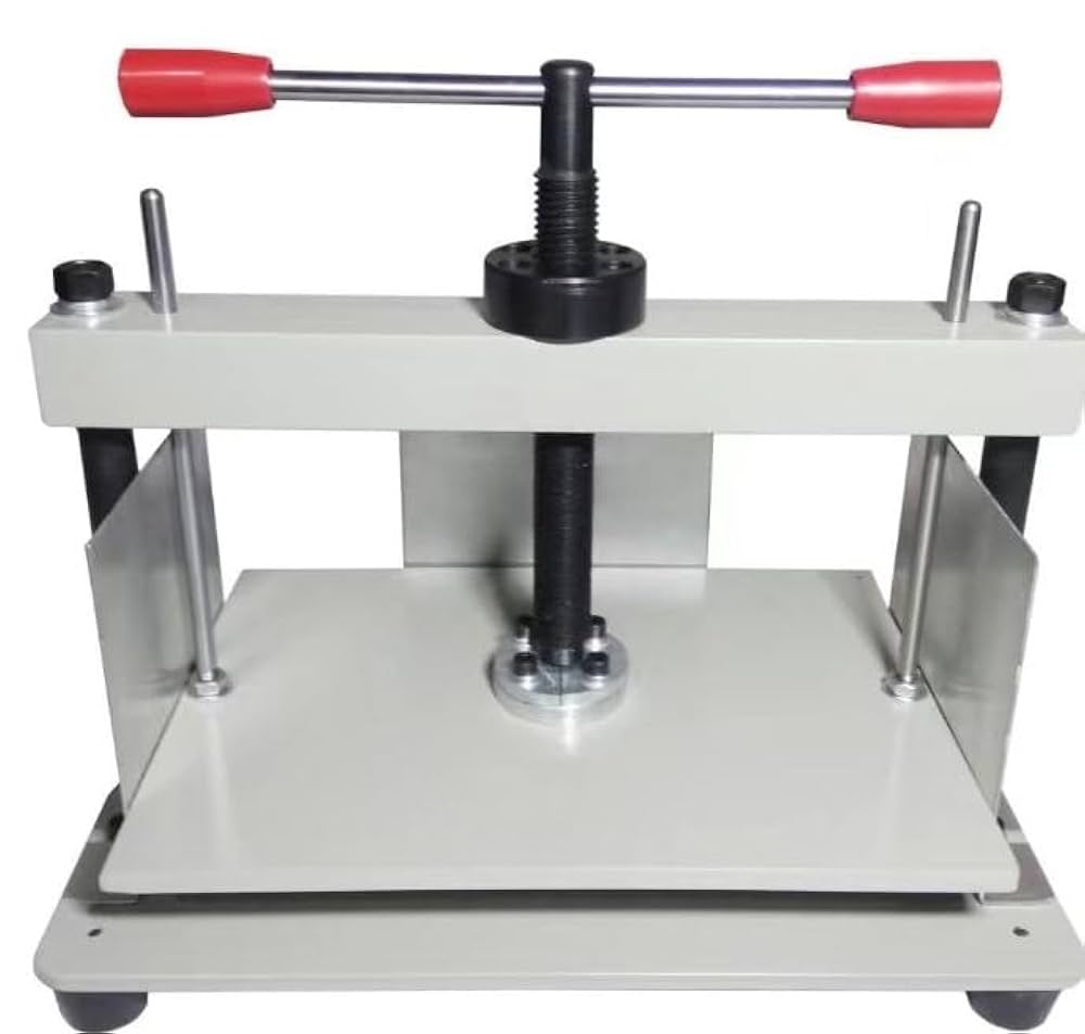 版画用手動プレス機と思われます　詳細不明です 版画用手動プレス機と思われます 詳細不明です