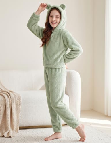 Image of Arshiner Girls 2 Piece Outfits Fuzzy Sweatsuits Hoodie and Sweatpant Sets