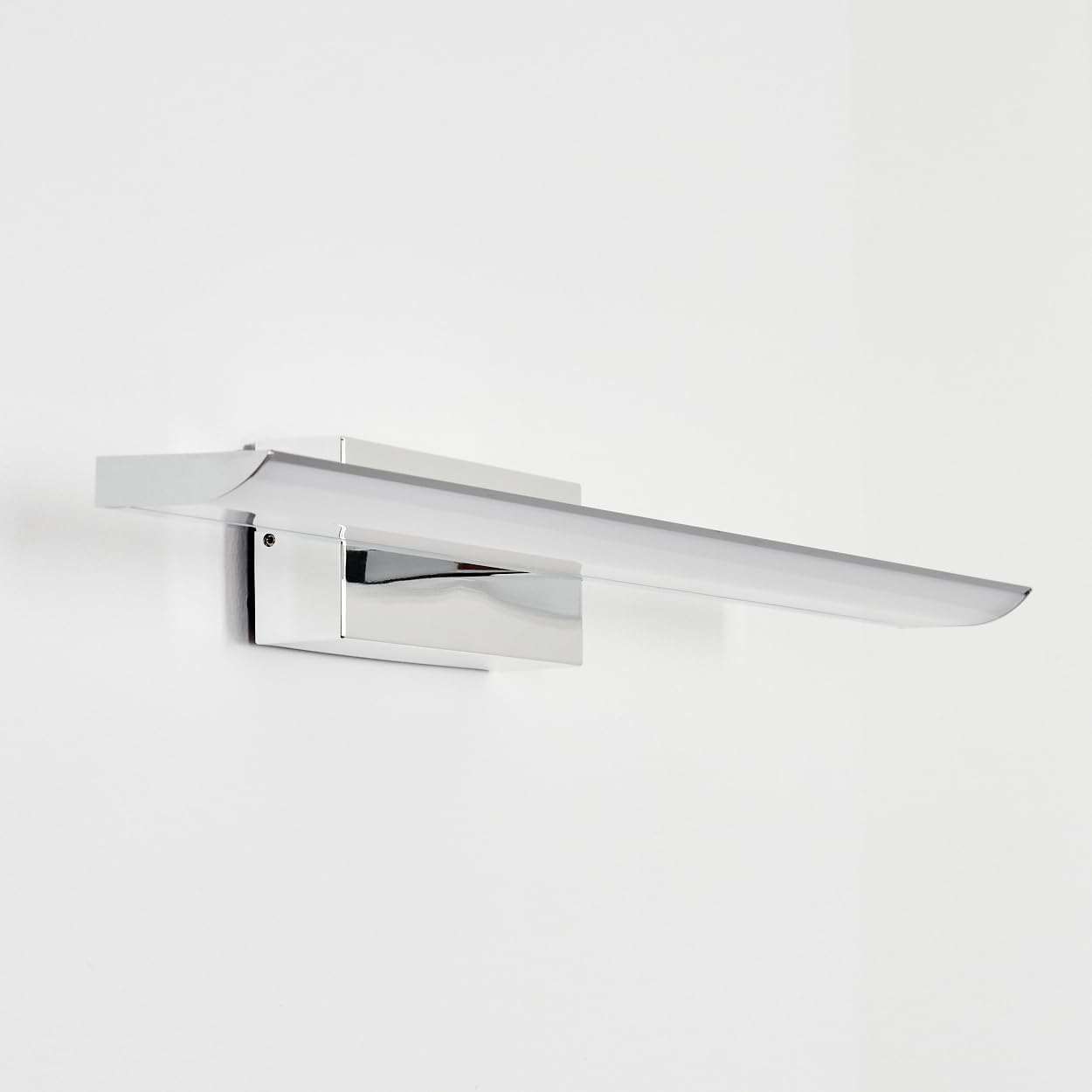 HOFSTEIN LED Spiegelleuchte Banek, Wandlampe aus Metall/Kunststoff in Chrom/Weiß, Spiegellampe mit RGBmFarbwechsel, Smart-Home/App, CCT einstellbar, Wandleuchte auch für Badezimmer geeignet, IP44